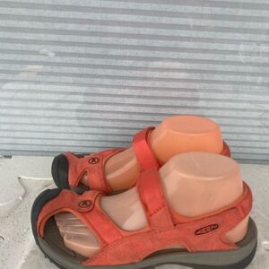 KEEN Newport H2 Women’s Orange Ankle Strap Water Sandals SIZE 8